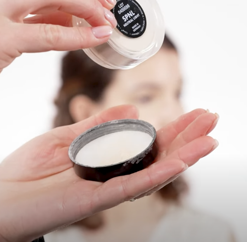 Setting Smooth Loose Powder
